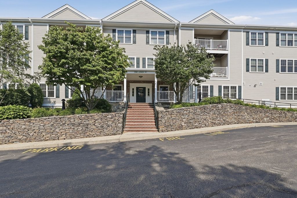 1 Lenox St 304, Norwood, MA 02062