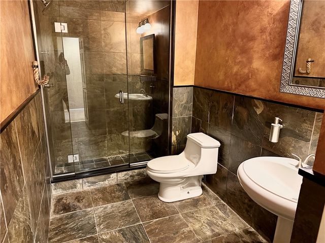2 Weetamoe Farm Drive, Bristol, RI 02809
