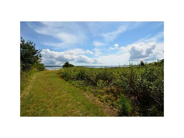 2 Weetamoe Farm Drive, Bristol, RI 02809