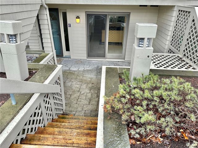 2 Weetamoe Farm Drive, Bristol, RI 02809