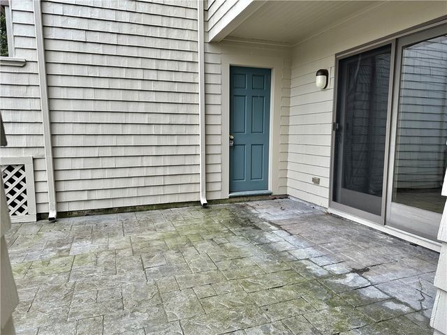 2 Weetamoe Farm Drive, Bristol, RI 02809