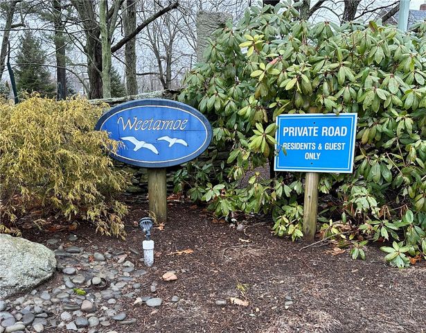 2 Weetamoe Farm Drive, Bristol, RI 02809