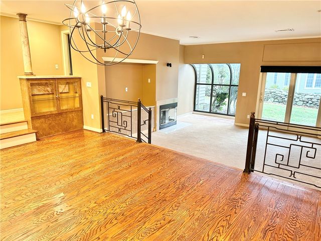 2 Weetamoe Farm Drive, Bristol, RI 02809