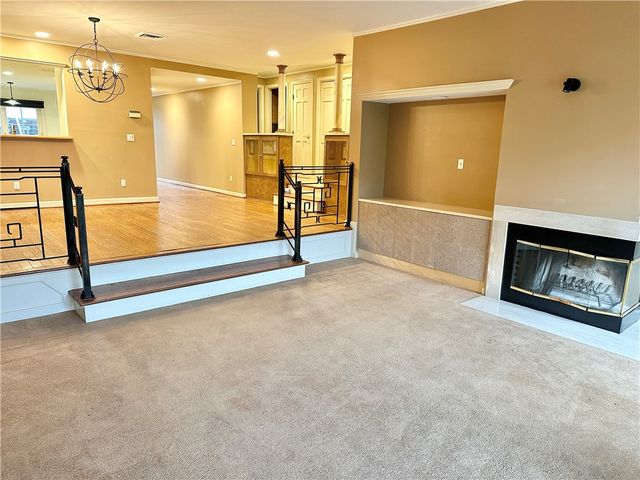 2 Weetamoe Farm Drive, Bristol, RI 02809
