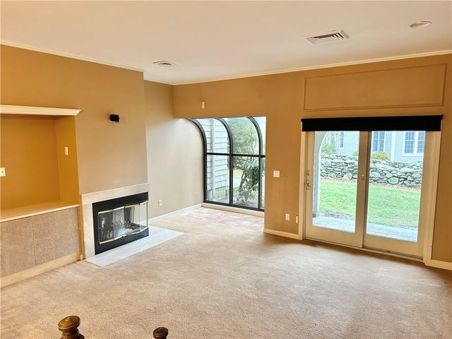 2 Weetamoe Farm Drive, Bristol, RI 02809