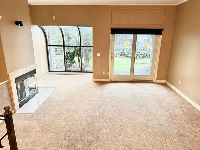 2 Weetamoe Farm Drive, Bristol, RI 02809