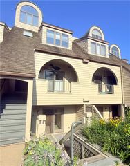 2 Weetamoe Farm Drive, Bristol, RI 02809