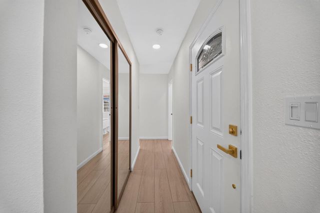 1892 Macduee Way, San Jose, CA 95121