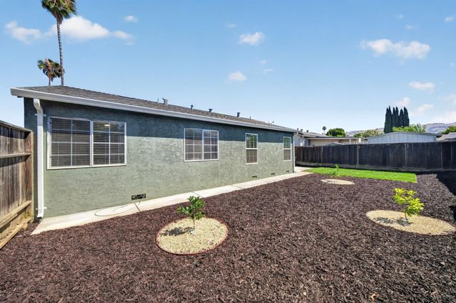 1892 Macduee Way, San Jose, CA 95121