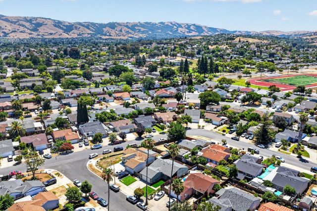 1892 Macduee Way, San Jose, CA 95121