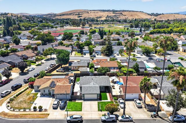 1892 Macduee Way, San Jose, CA 95121