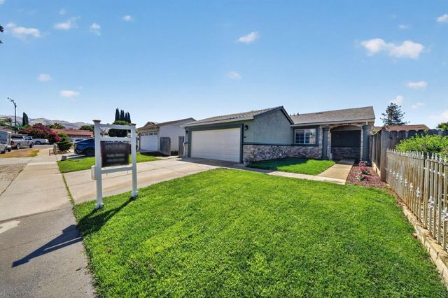 1892 Macduee Way, San Jose, CA 95121