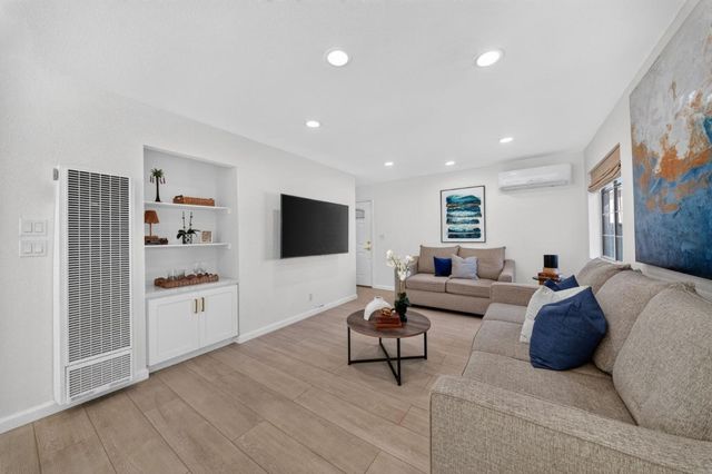 1892 Macduee Way, San Jose, CA 95121