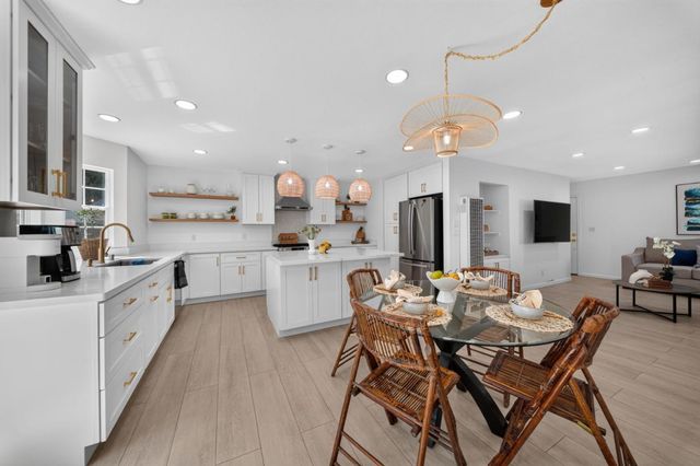 1892 Macduee Way, San Jose, CA 95121
