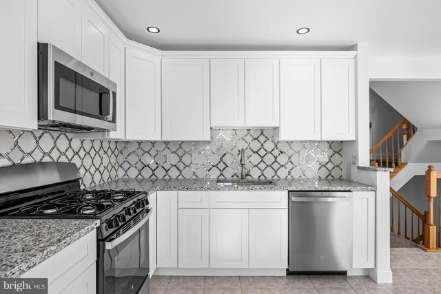 114 CARRIAGE WAY, Woodbury, NJ 08096