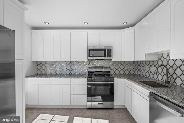 114 CARRIAGE WAY, Woodbury, NJ 08096