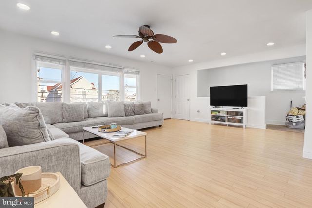 4 N DECATUR AVE, Margate City, NJ 08402