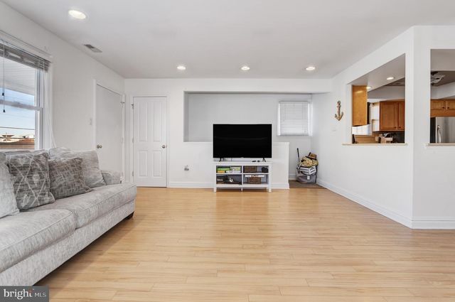 4 N DECATUR AVE, Margate City, NJ 08402