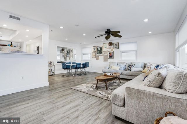 4 N DECATUR AVE, Margate City, NJ 08402