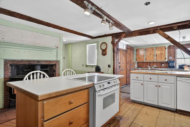 19 Ash St, Marlborough, MA 01752