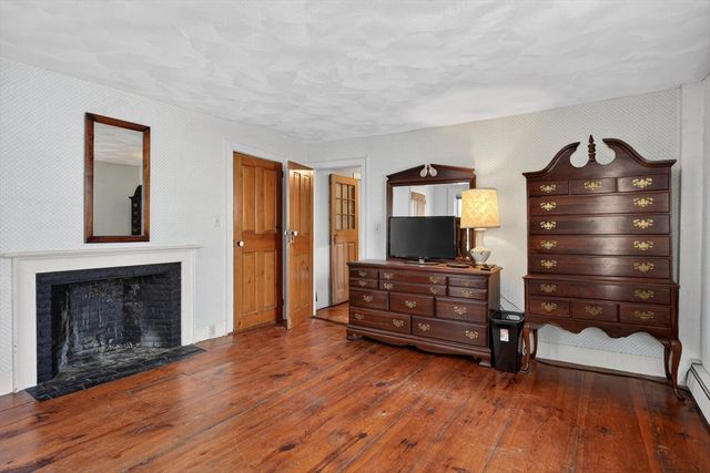 19 Ash St, Marlborough, MA 01752