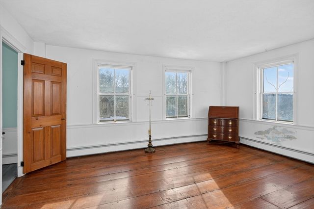 19 Ash St, Marlborough, MA 01752