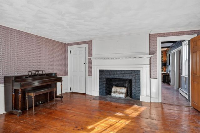 19 Ash St, Marlborough, MA 01752