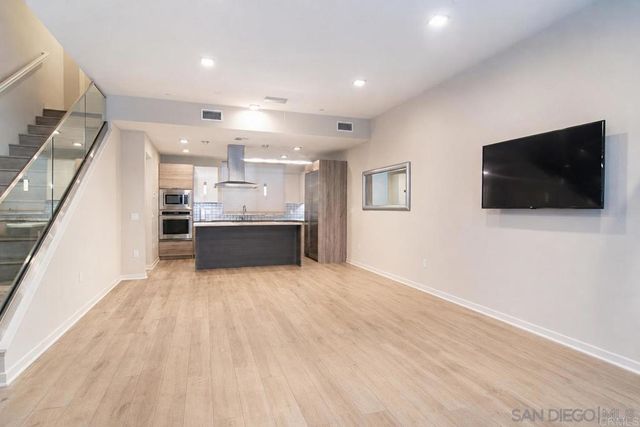 3642 7th. Ave., San Diego, CA 92103