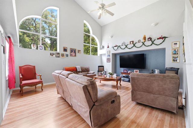 2112 HERITAGE CREST DRIVE, Valrico, FL 33594