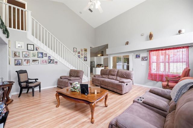 2112 HERITAGE CREST DRIVE, Valrico, FL 33594