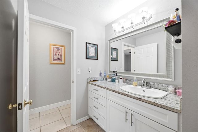2112 HERITAGE CREST DRIVE, Valrico, FL 33594