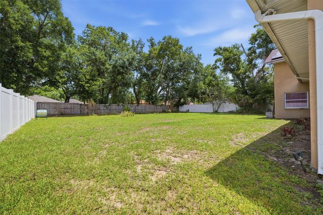 2112 HERITAGE CREST DRIVE, Valrico, FL 33594