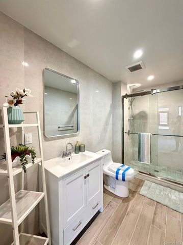 4009 29th Street 2B, Long Island City, NY 11101