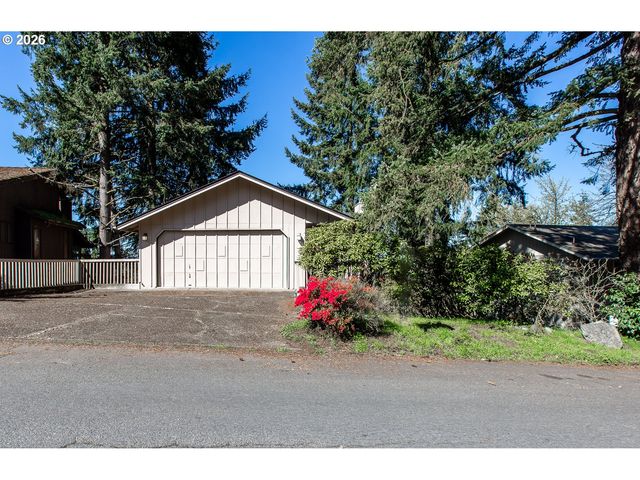 992 SUNSET Dr, Springfield, OR 97477