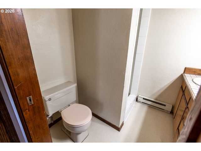 992 SUNSET Dr, Springfield, OR 97477