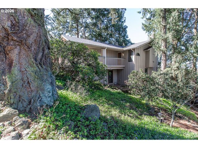 992 SUNSET Dr, Springfield, OR 97477