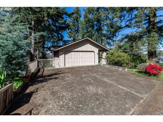 992 SUNSET Dr, Springfield, OR 97477