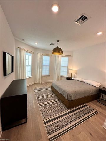 9260 Cormorant DR, Naples, FL 34120