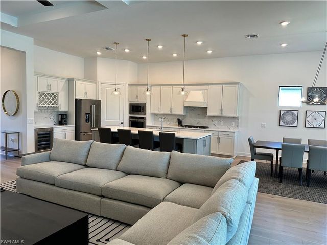 9260 Cormorant DR, Naples, FL 34120