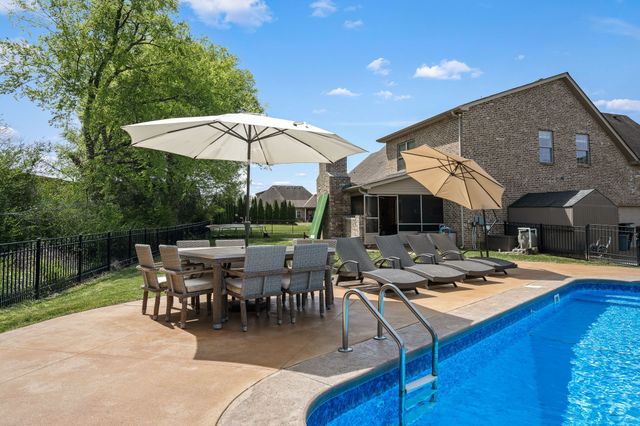 2618 Cloverfields Ct, Murfreesboro, TN 37130