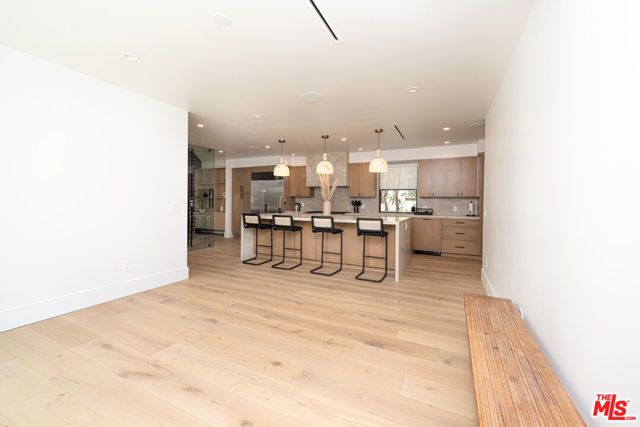 6380 Lindenhurst Avenue, Los Angeles, CA 90048