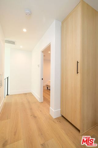 6380 Lindenhurst Avenue, Los Angeles, CA 90048