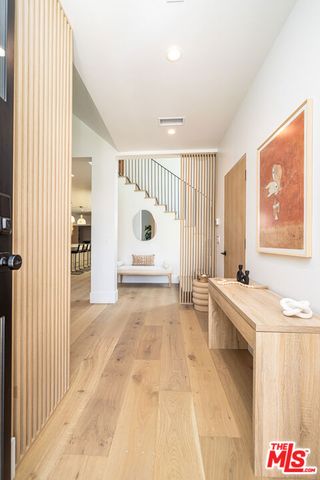 6380 Lindenhurst Avenue, Los Angeles, CA 90048