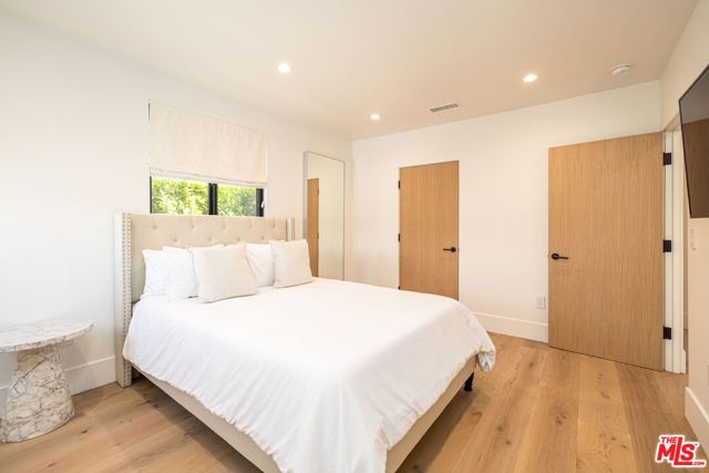 6380 Lindenhurst Avenue, Los Angeles, CA 90048