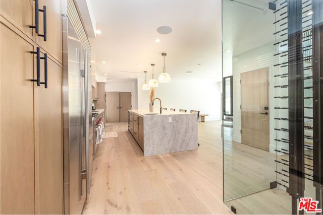 6380 Lindenhurst Avenue, Los Angeles, CA 90048