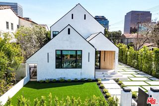 6380 Lindenhurst Avenue, Los Angeles, CA 90048