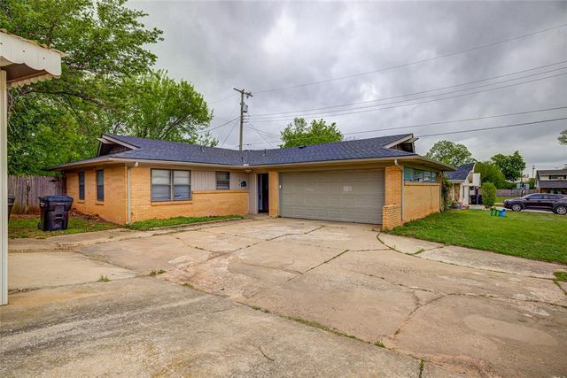 104 Oakside Drive, Moore, OK 73160