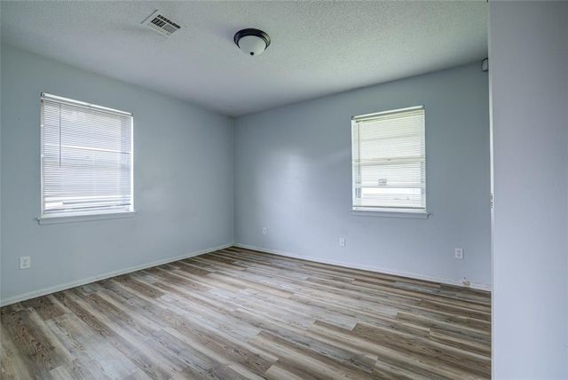 104 Oakside Drive, Moore, OK 73160