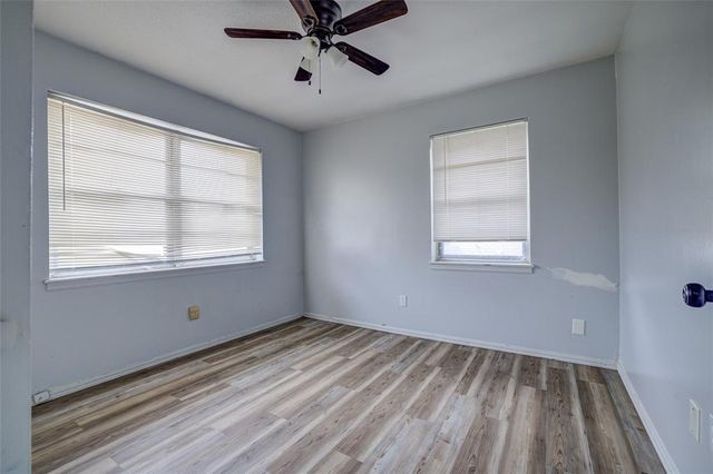 104 Oakside Drive, Moore, OK 73160