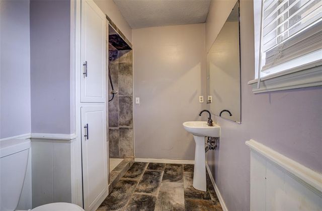 104 Oakside Drive, Moore, OK 73160